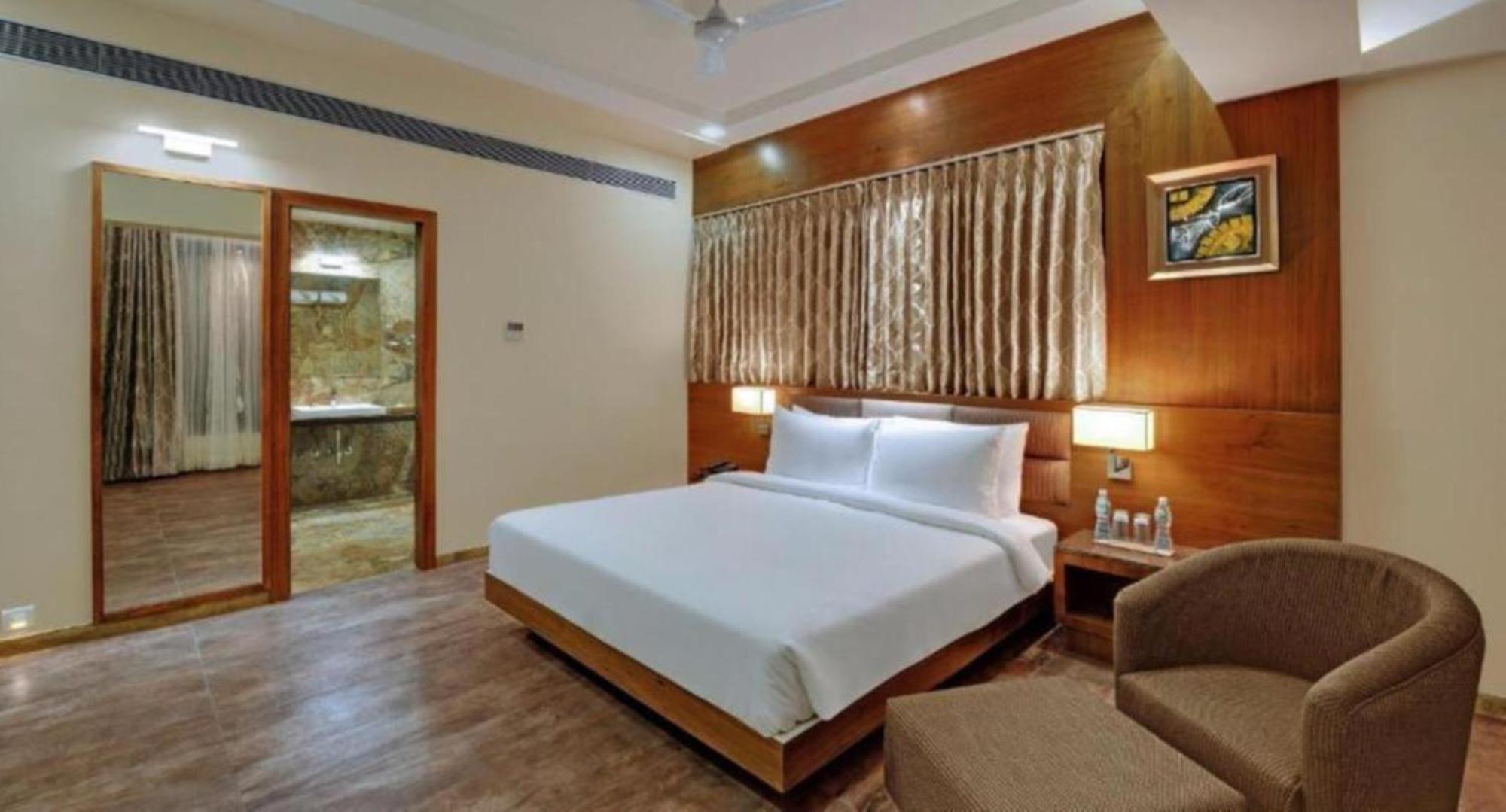 Hotel Seven Inn Near Delhi Airport Nova Deli Exterior foto